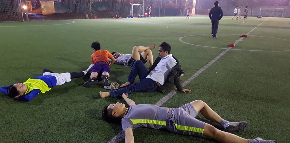 Sân bóng Đông Đô 1 nằm trên phố Trần Thái Tông